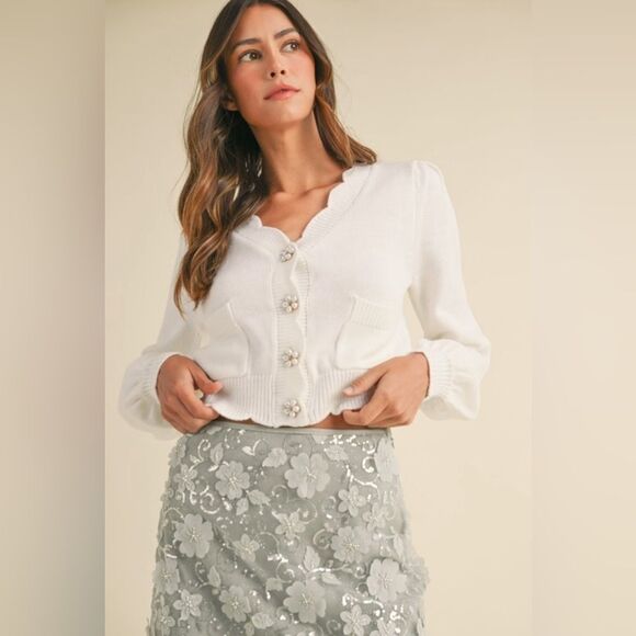 918. SCALLOPED EDGE SWEATER WITH PEARL BUTTONS - Picture 8 of 11